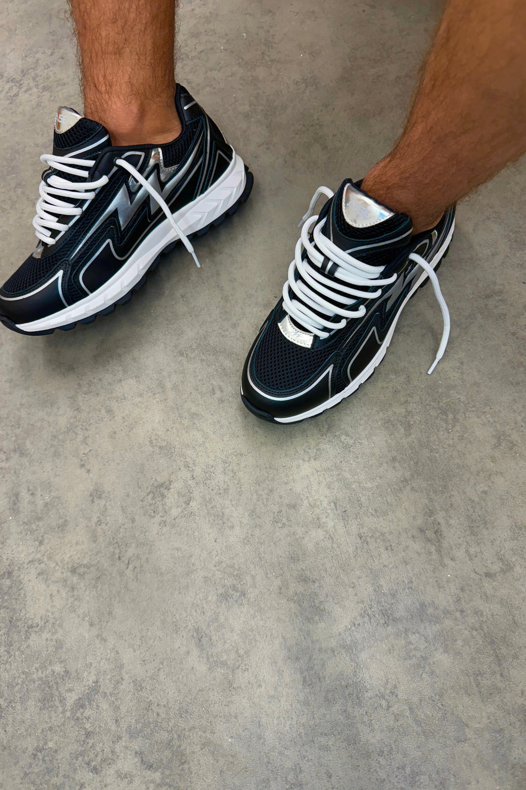 Carbon Chrome Cosmo Runner