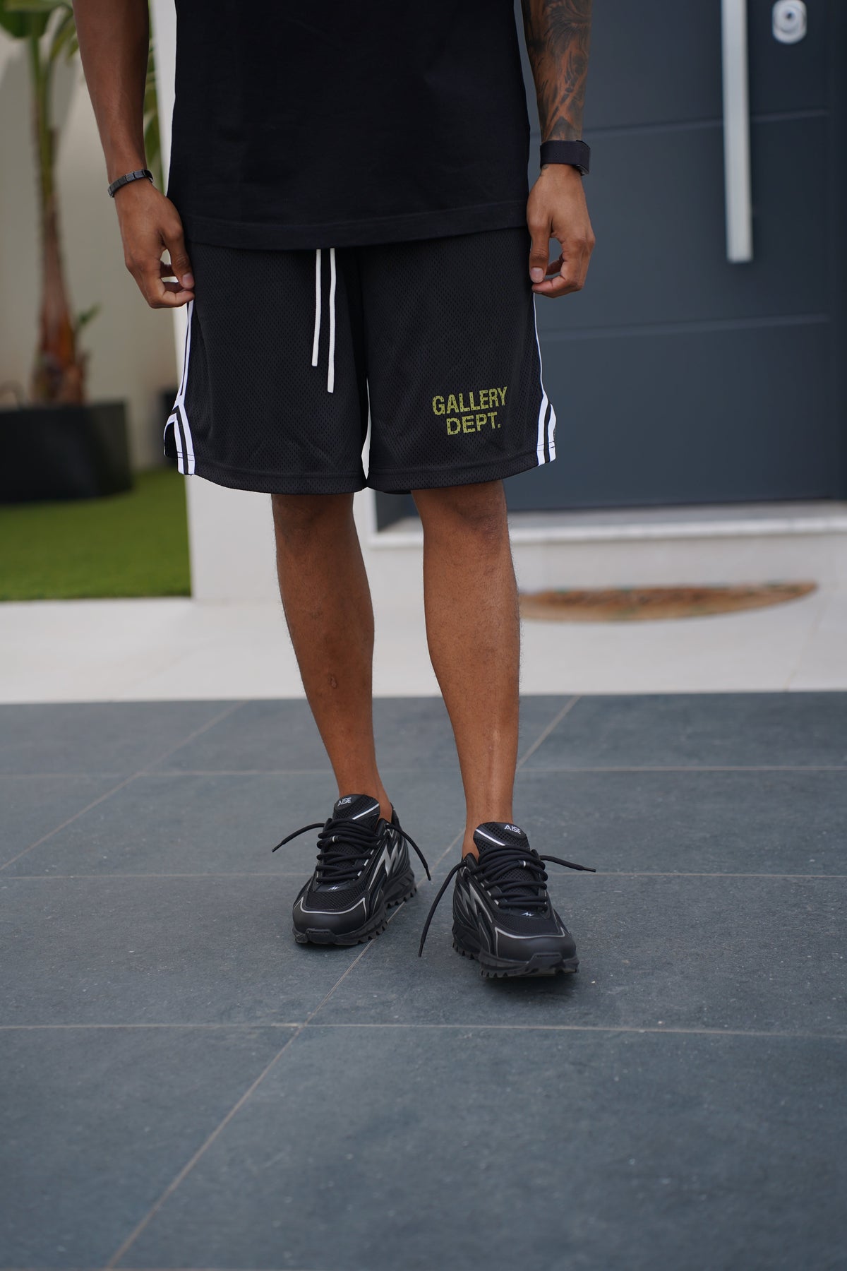 Phantom Black Cosmo Runner
