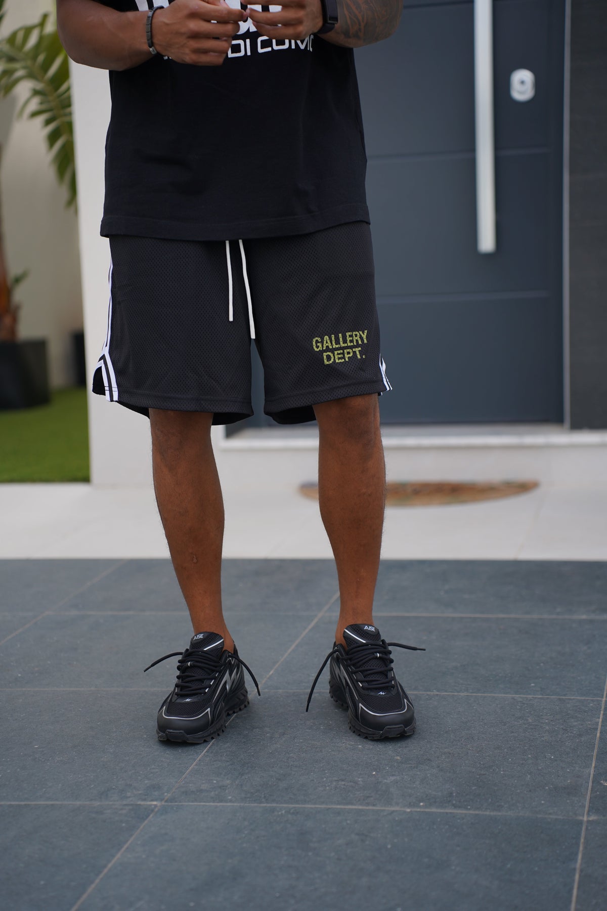 Phantom Black Cosmo Runner