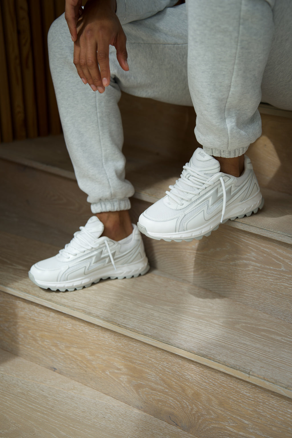 White Cosmo Runner