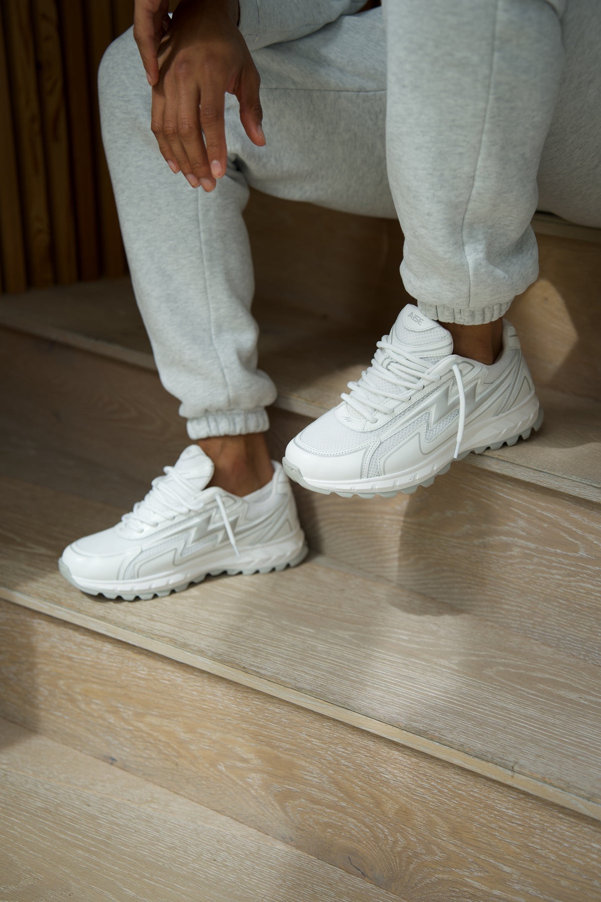 White Cosmo Runner