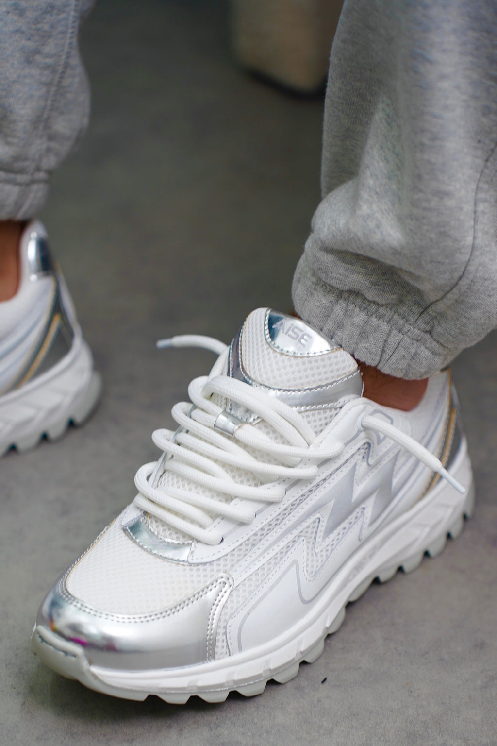 Chrome White Cosmo Runner
