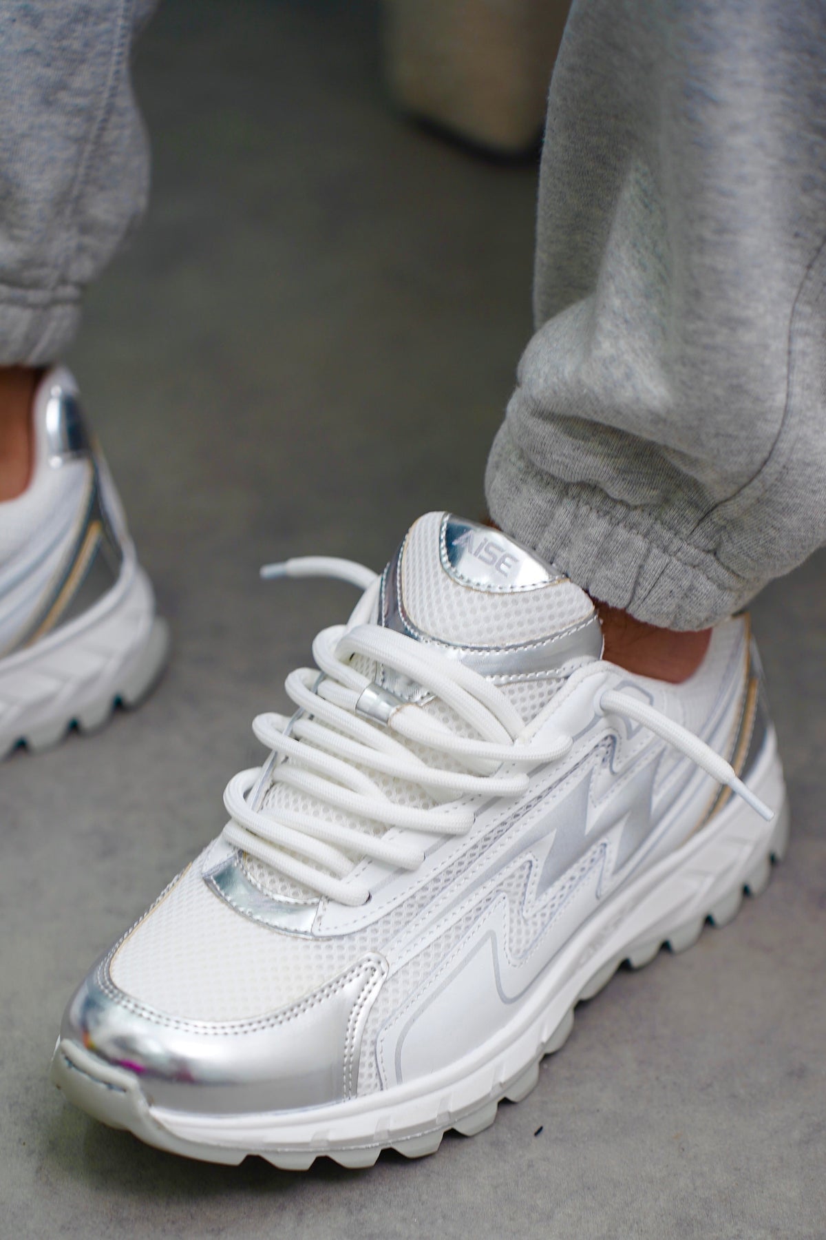 Chrome White Cosmo Runner