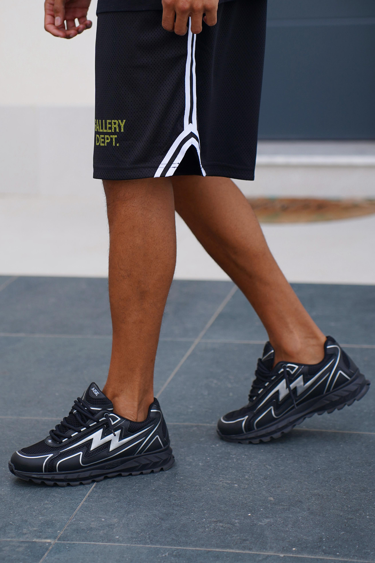 Phantom Black Cosmo Runner