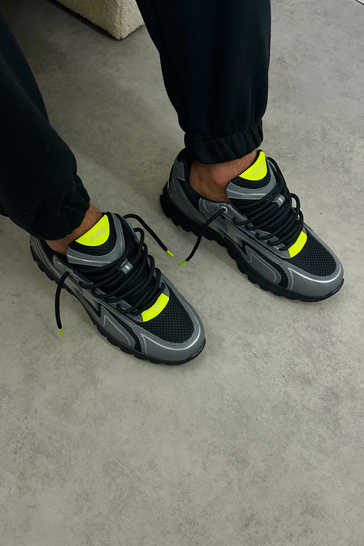 Midnight Lime Cosmo Runner